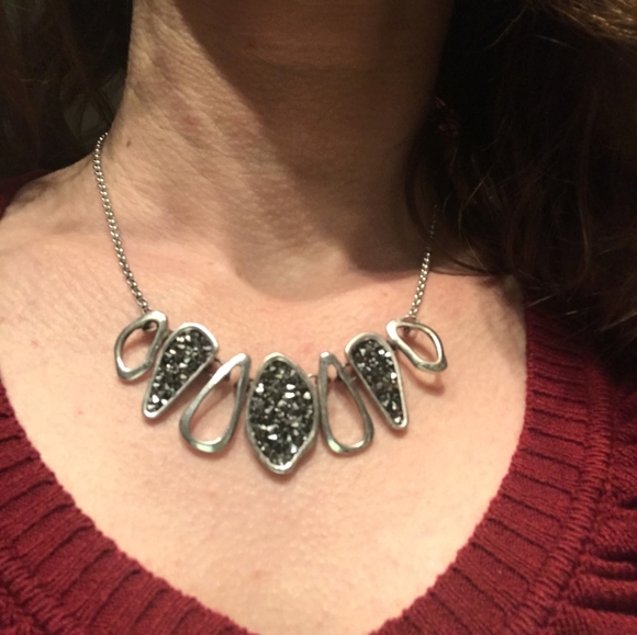 Stunning Hematite Necklace Set - Picture 3 of 4